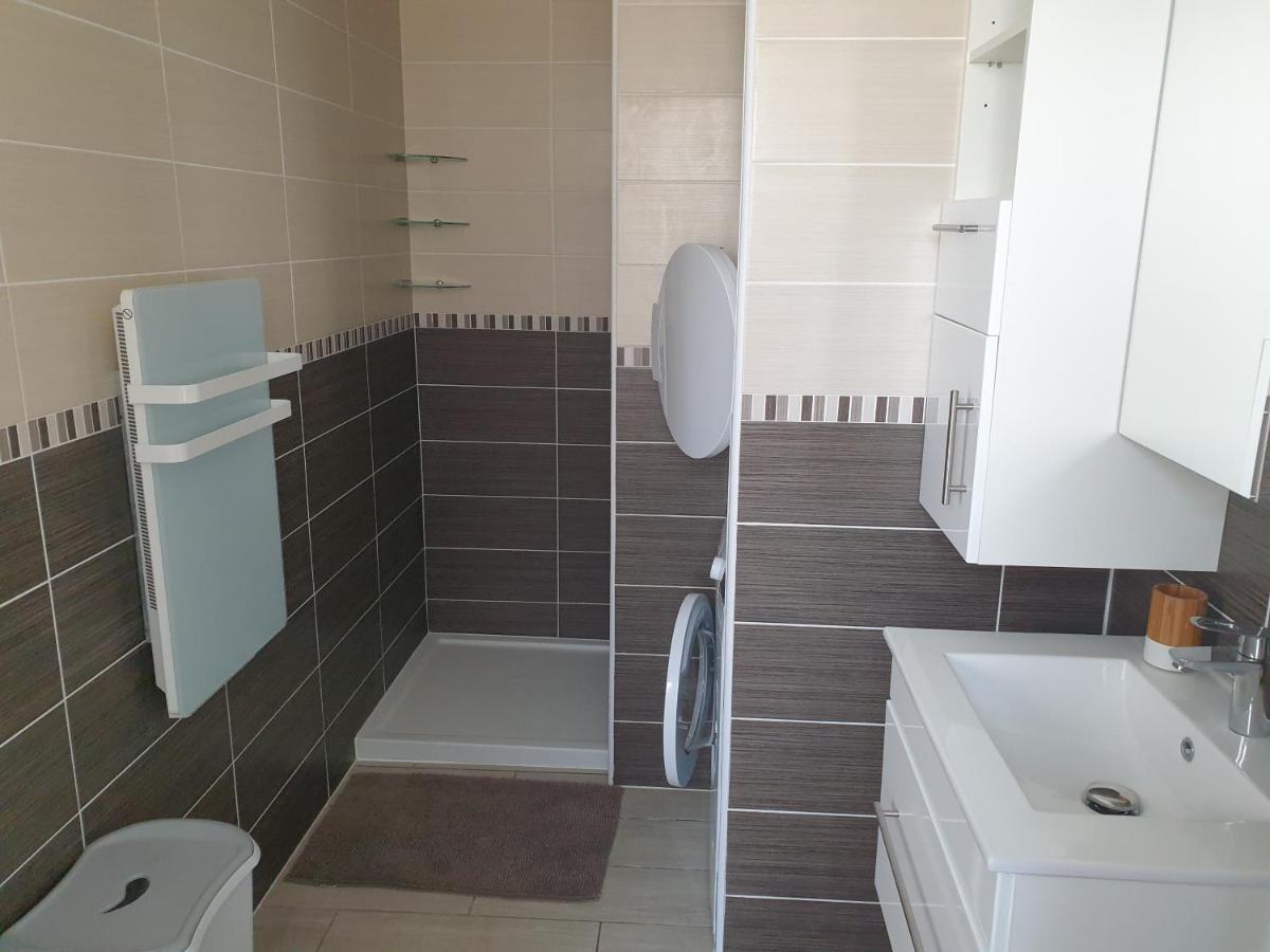 הוילה Grand-Couronne "L'Etape Normande" Gite 70M2 Terrasse Terrain Clos 500 M2 3 Voitures מראה חיצוני תמונה